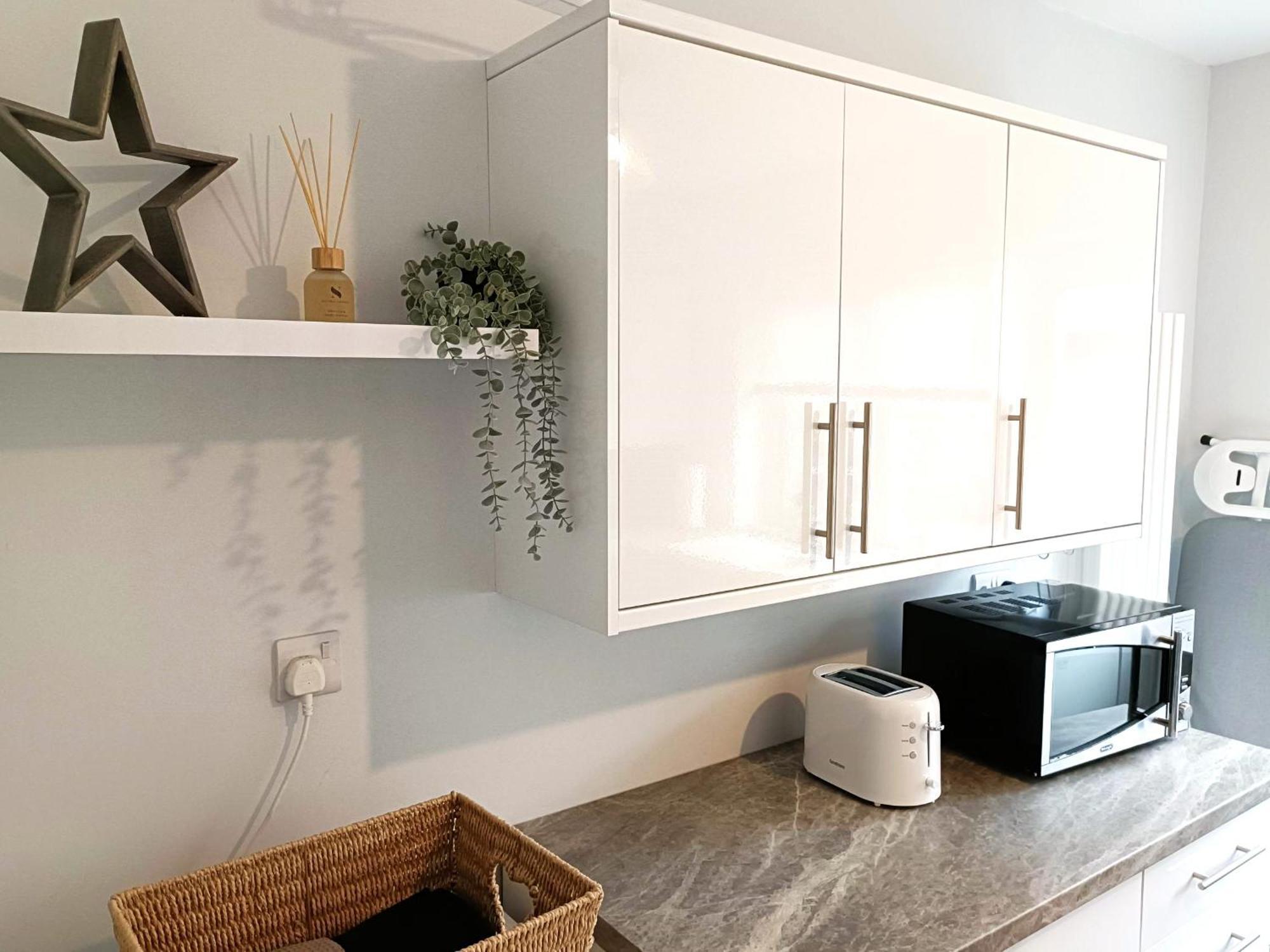 Charming Terrace Home In Whitchurch Whitchurch  Extérieur photo
